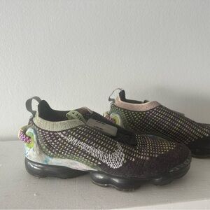 Nike Black and White Sneakers with Sleek Design and Air Cushioning 6.5